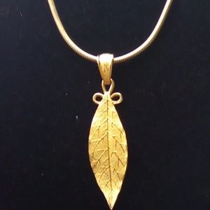 Cute 28" Gold Plated Leaf Necklace Pendant.
